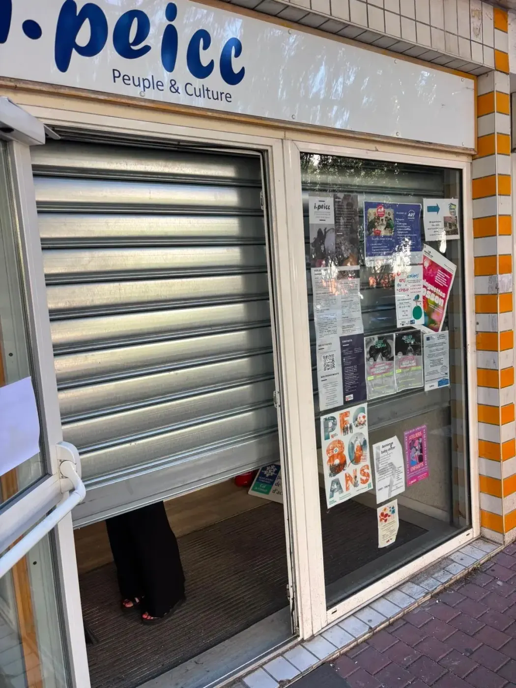 Déblocage de rideau métallique bloqué à Annecy Déblocage de rideau métallique bloqué à Annecy
