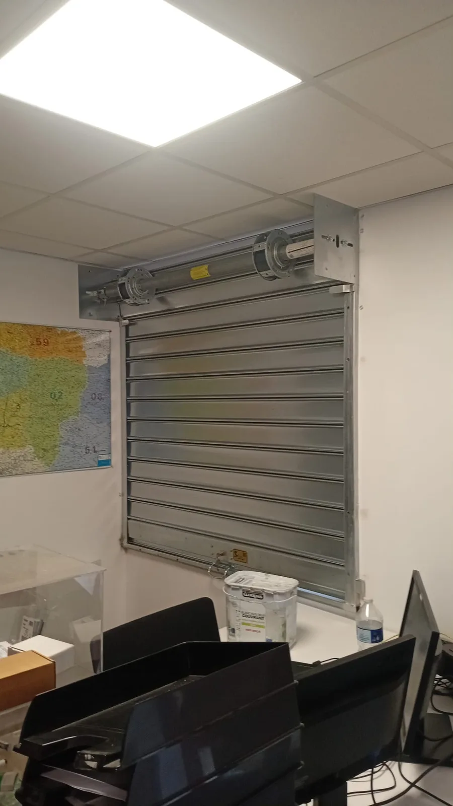 Installation et pose de rideau métallique à Annecy
